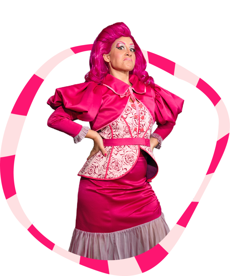 Bruja vestida de rosa, poco discreta, con una pose que define muy bien su actitud autoritaria.